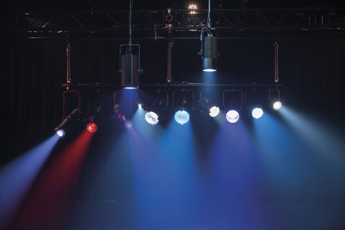 Performer Profile 700 Q6, LED-profilstrålkastare 300 W RGBALC